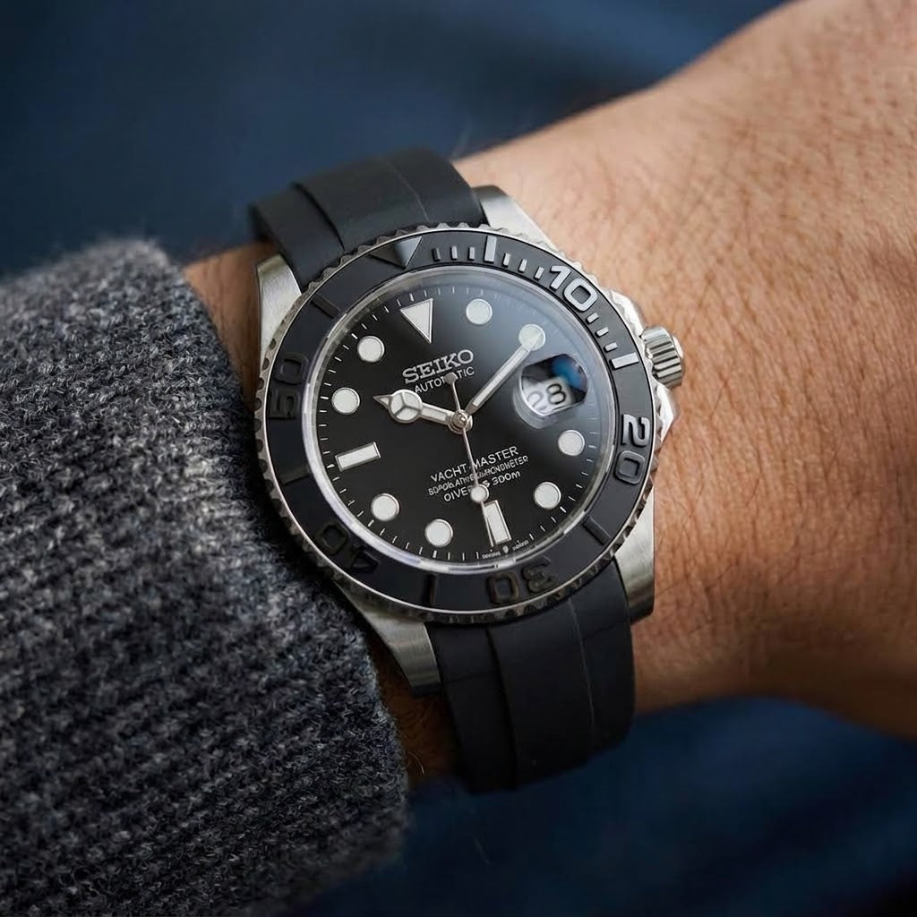 Seikoyacht Acier Cadran Noir Bracelet Silicone